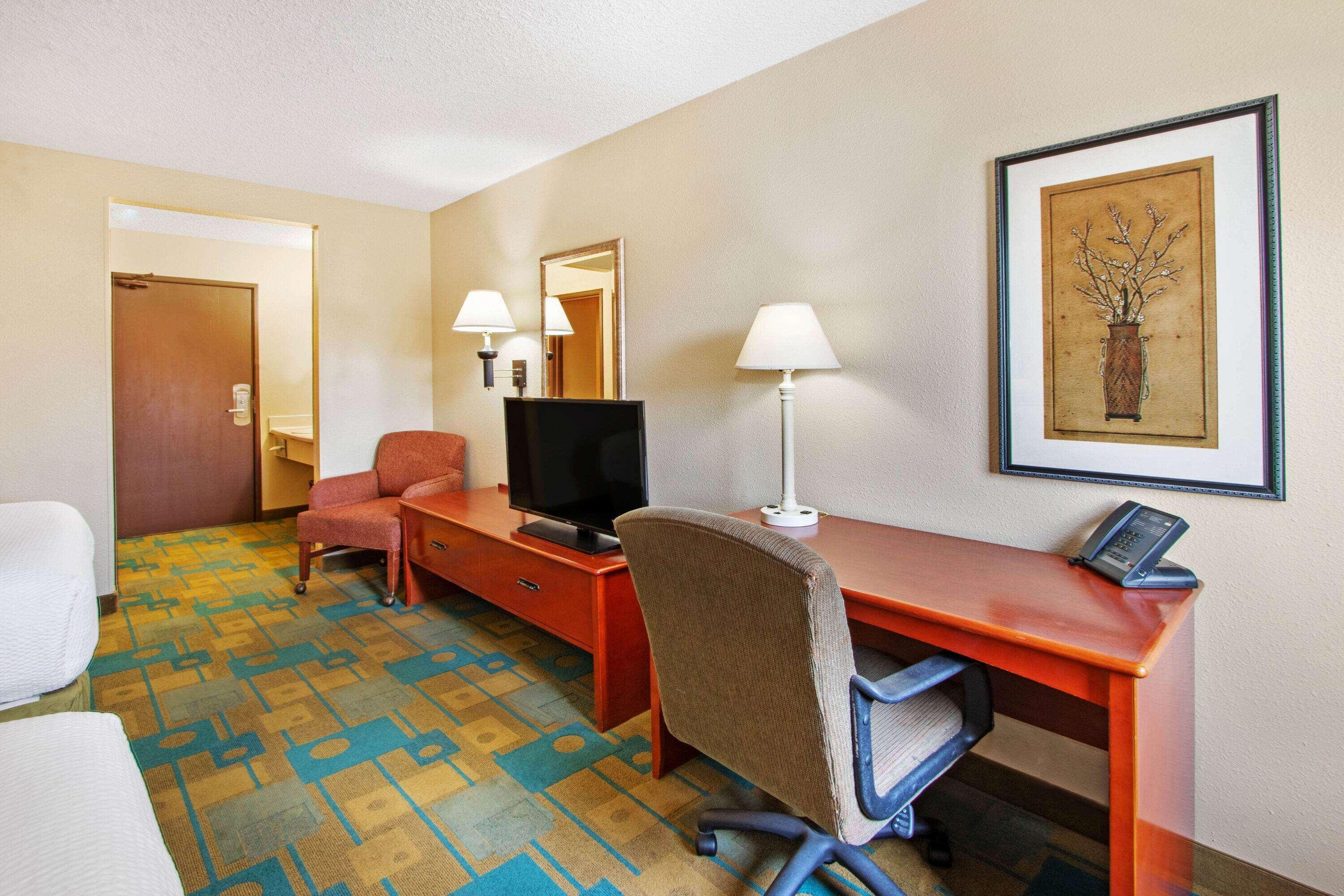 Hotel La Quinta By Wyndham Journal Ctr Nw 3*